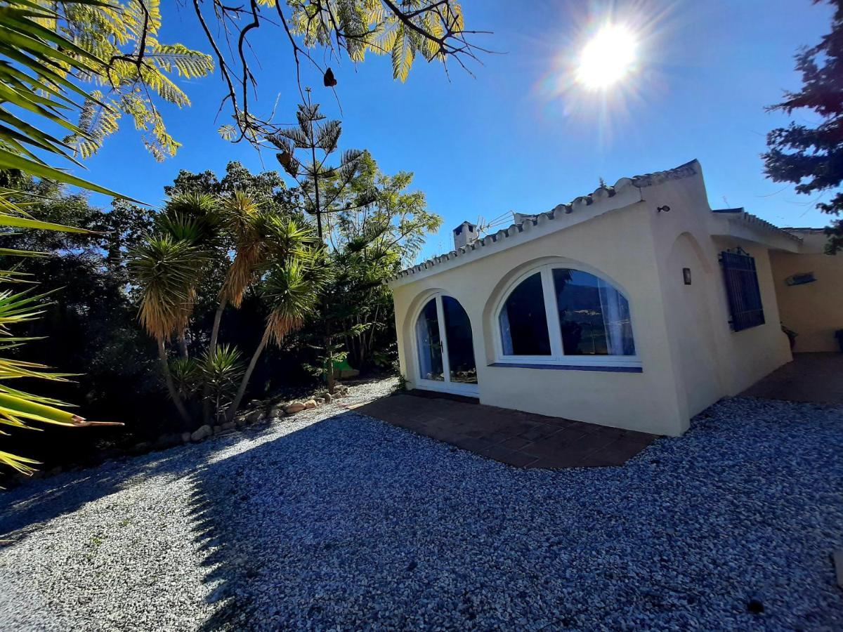 Vistas Al Lago With Private Pool Vinuela Exterior photo