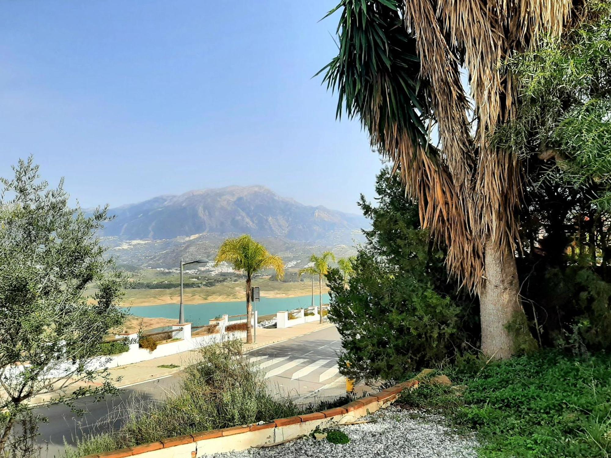 Vistas Al Lago With Private Pool Vinuela Exterior photo