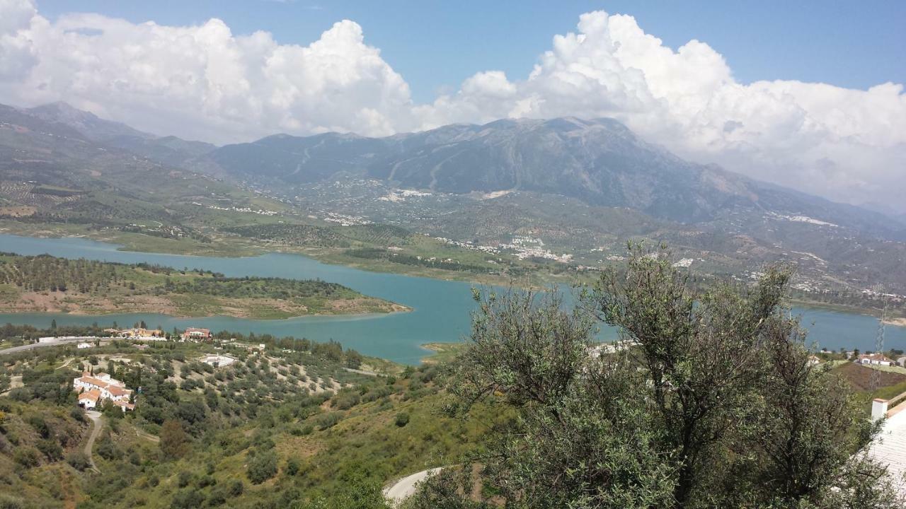 Vistas Al Lago With Private Pool Vinuela Exterior photo