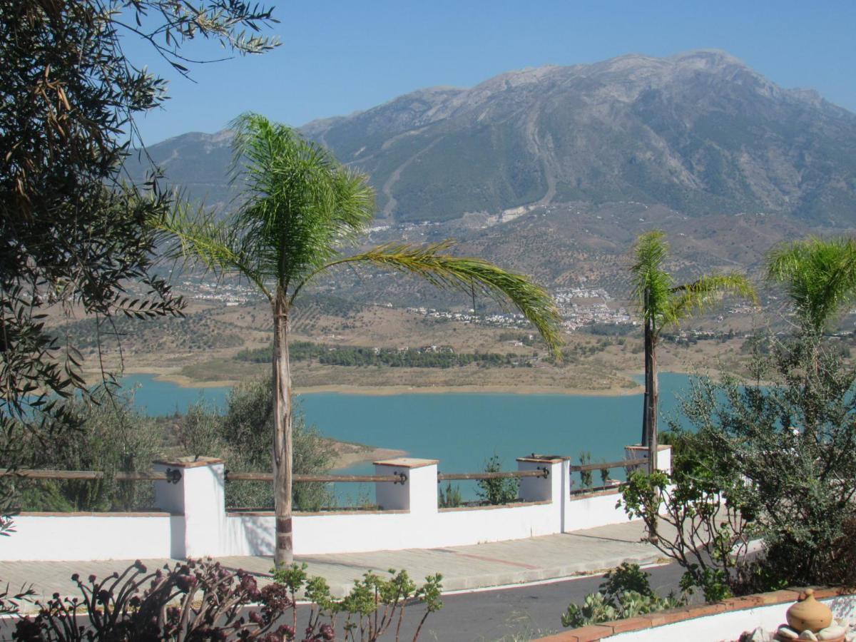 Vistas Al Lago With Private Pool Vinuela Exterior photo